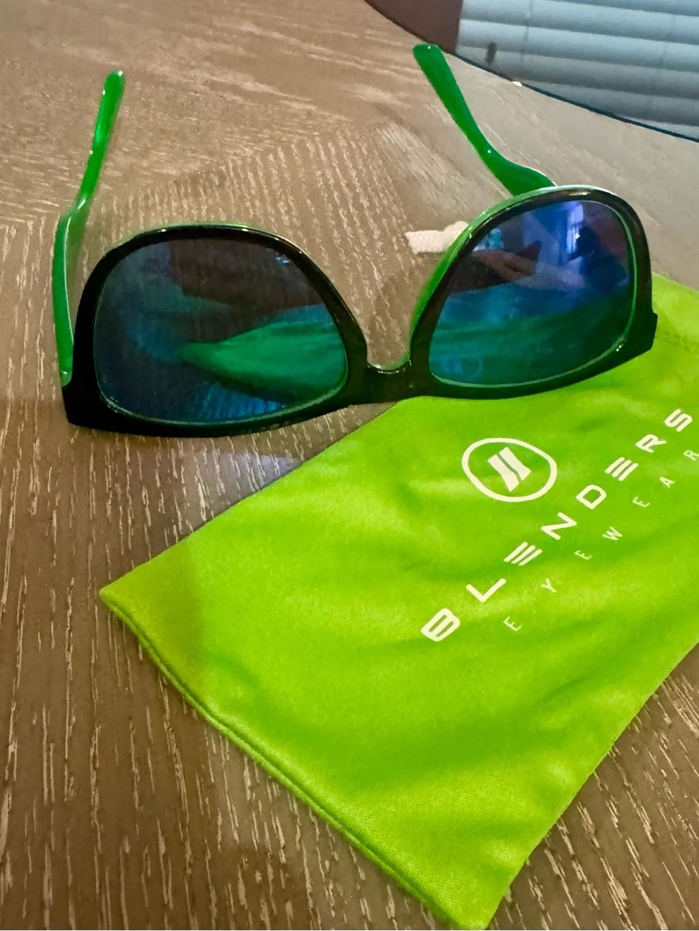 Blenders Eyewear trendy women